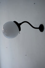 画像をギャラリービューアに読み込む, 鶴首のブラケットライト 乳白ガラス
