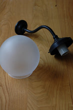画像をギャラリービューアに読み込む, 鶴首のブラケットライト 磨りガラス