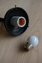 画像をギャラリービューアに読み込む, 鶴首のブラケットライト 乳白ガラス