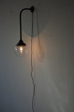 画像をギャラリービューアに読み込む, 鶴首のブラケットライト 透明ガラス