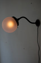 画像をギャラリービューアに読み込む, 鶴首のブラケットライト 磨りガラス