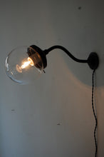画像をギャラリービューアに読み込む, 鶴首のブラケットライト 透明ガラス