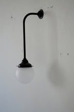 画像をギャラリービューアに読み込む, 鶴首のブラケットライト 磨りガラス