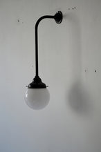 画像をギャラリービューアに読み込む, 鶴首のブラケットライト 乳白ガラス