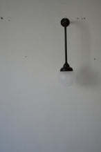 画像をギャラリービューアに読み込む, 鶴首のブラケットライト 磨りガラス