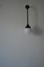 画像をギャラリービューアに読み込む, 鶴首のブラケットライト 乳白ガラス