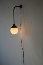 画像をギャラリービューアに読み込む, 鶴首のブラケットライト 乳白ガラス