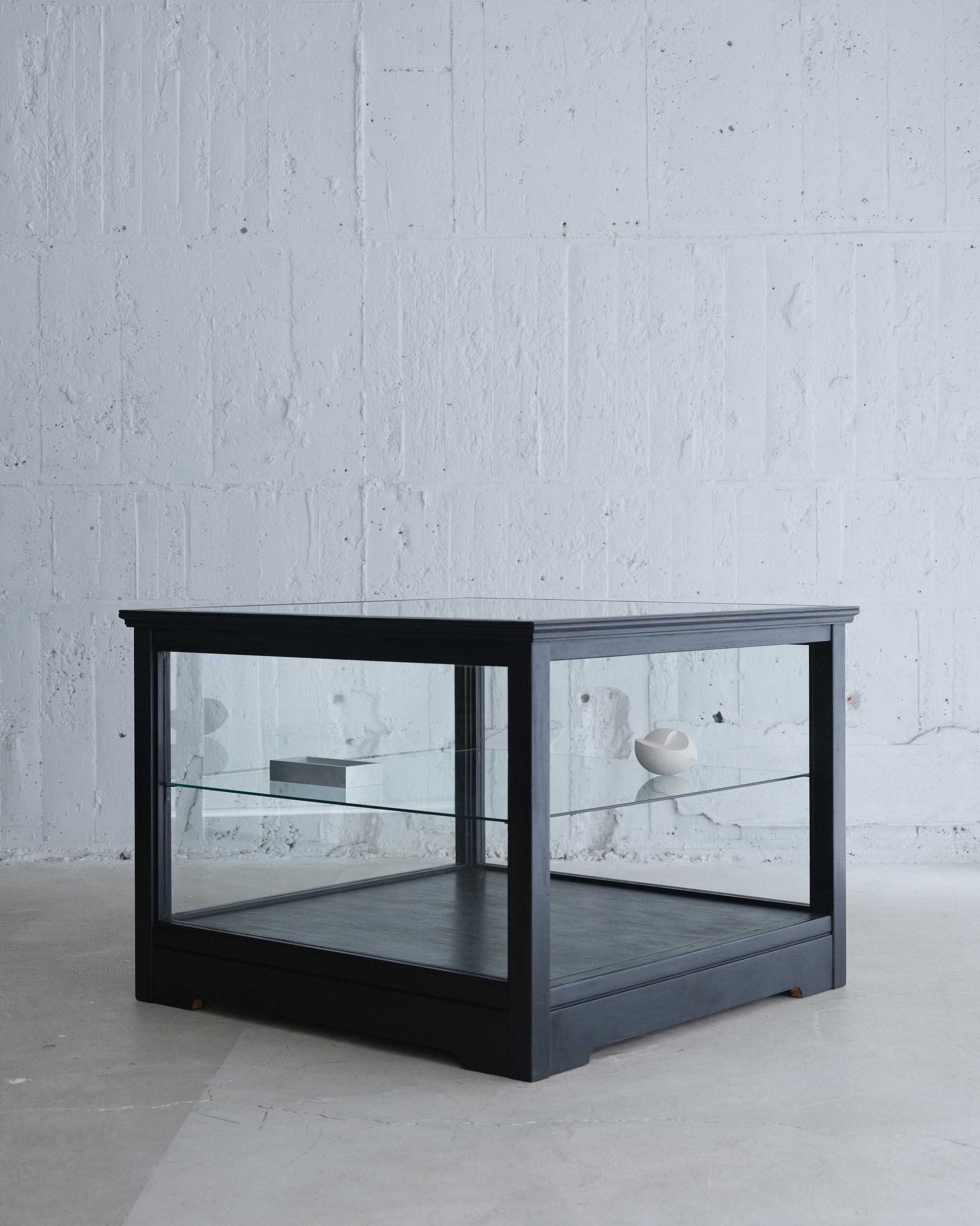 CABINET/SHELVES – DOUGUYA