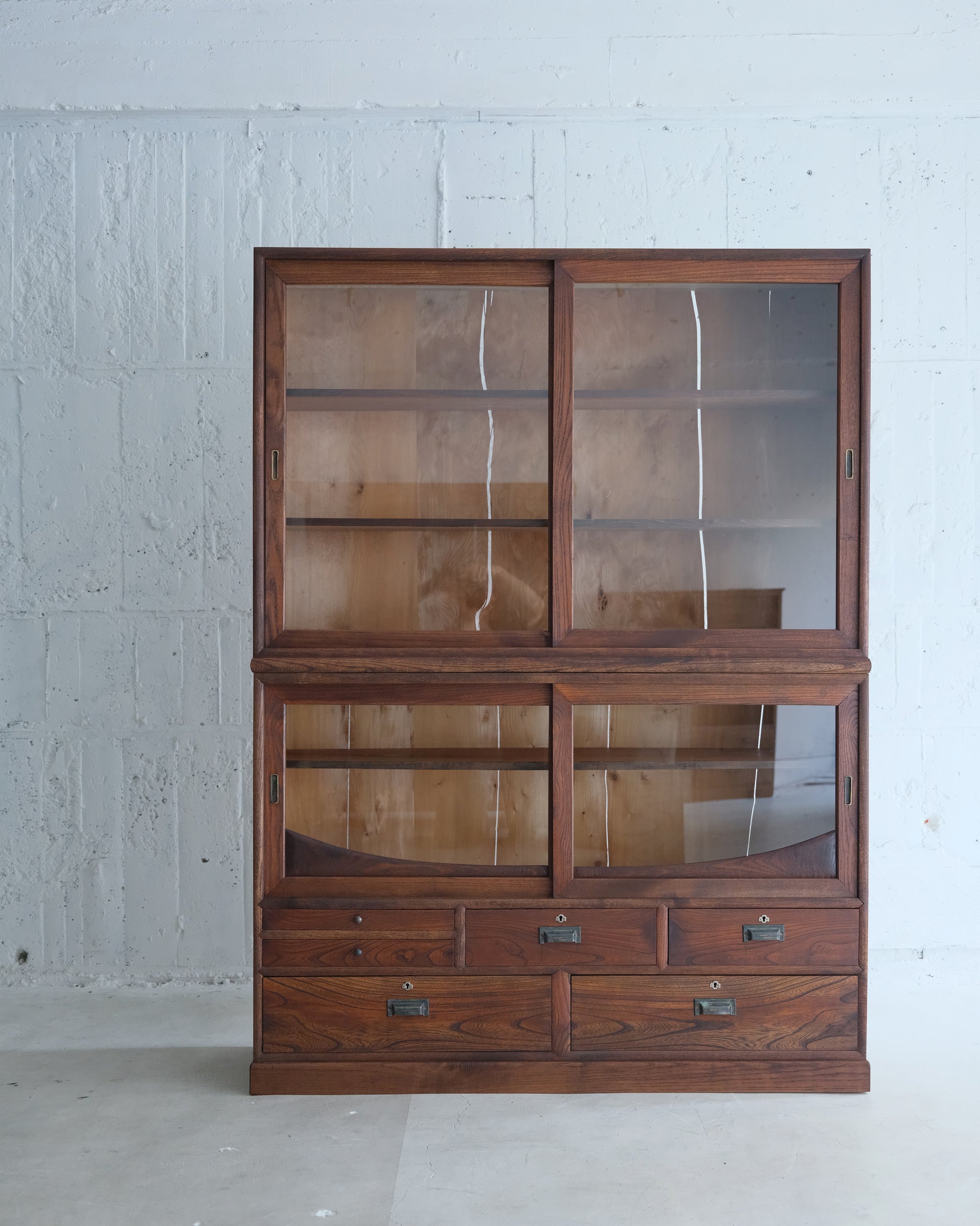 CABINET/SHELVES – DOUGUYA