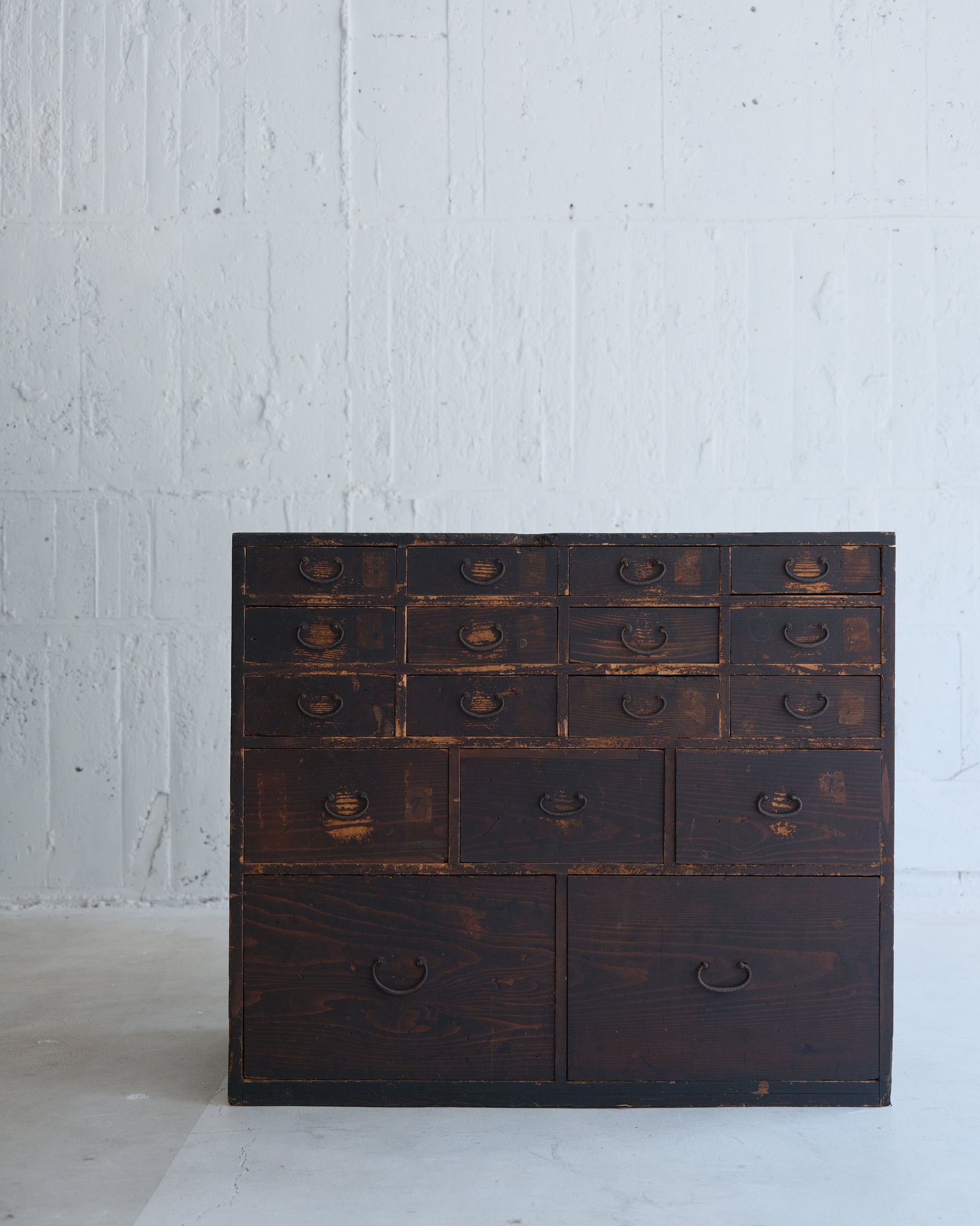 ANTIQUE – DOUGUYA