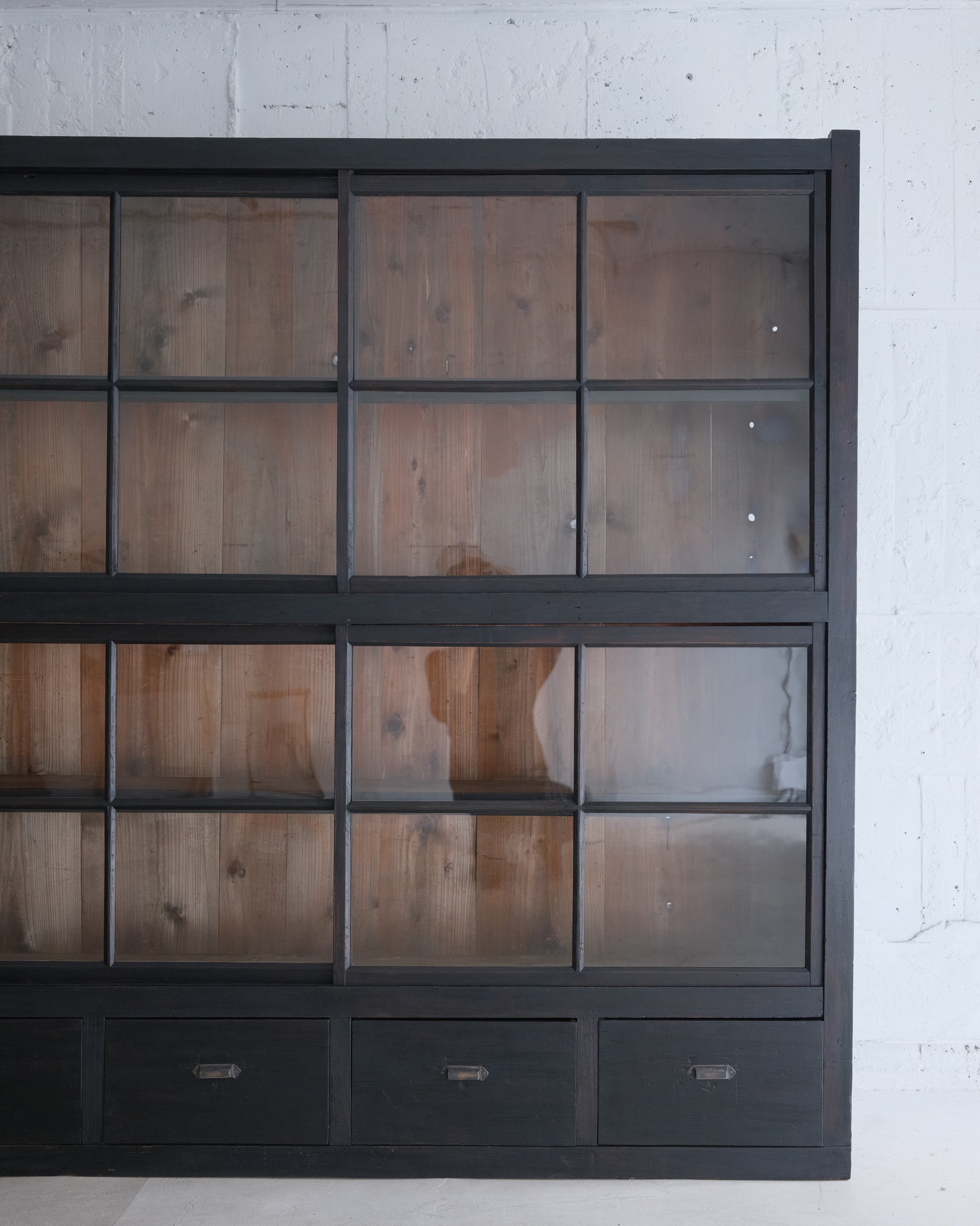 CABINET/SHELVES – DOUGUYA
