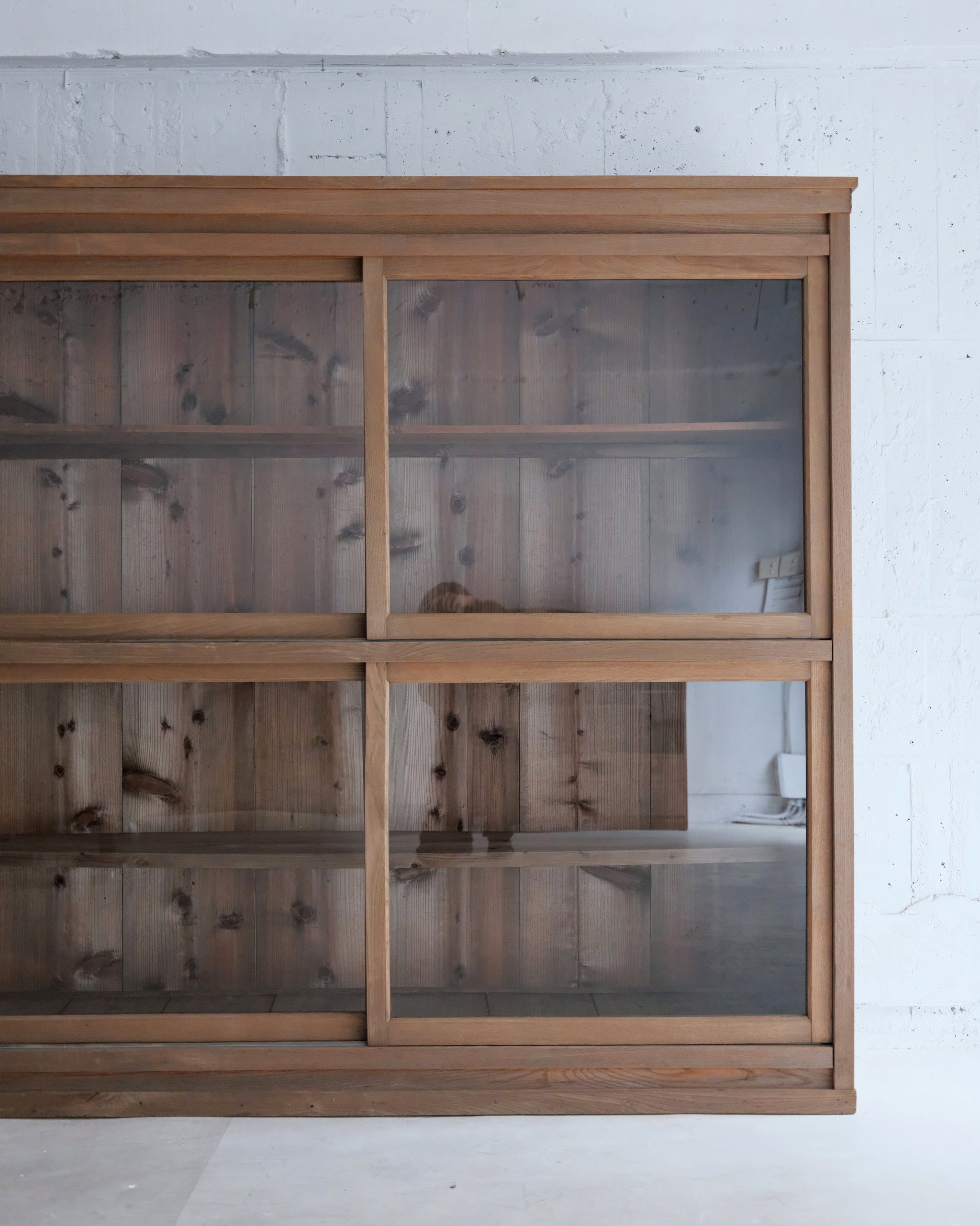 CABINET/SHELVES – DOUGUYA