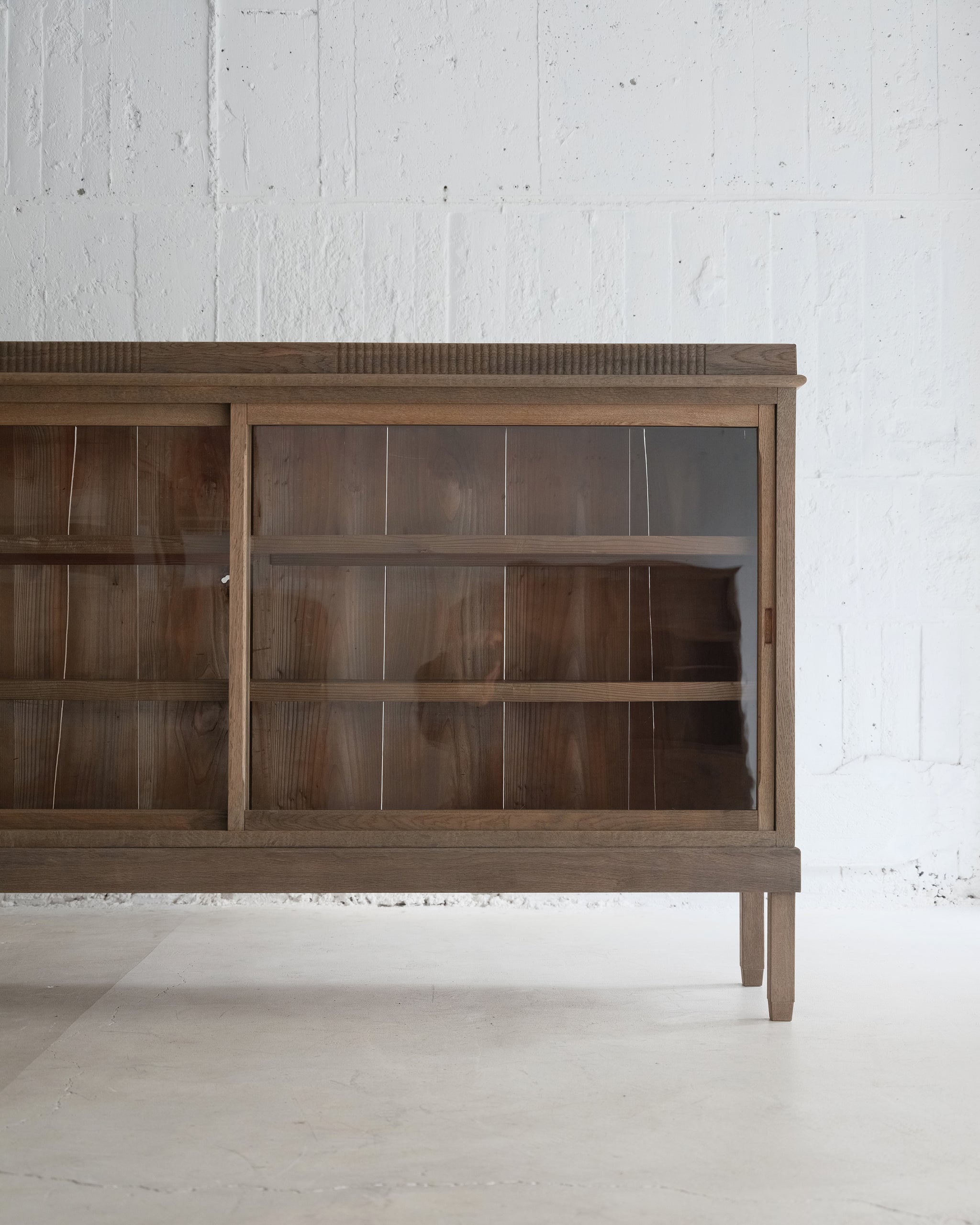 M♦東サセール 希少良品　神居民芸 ガラスキャビネット　旭川家具　書棚 M♢東サセール 希少良品 神居民芸 ガラスキャビネット 旭川家具 書棚