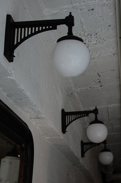 ブラケットライト 乳白ガラス – DOUGUYA